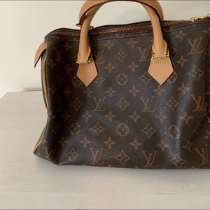 Louis Vuitton speedy bag